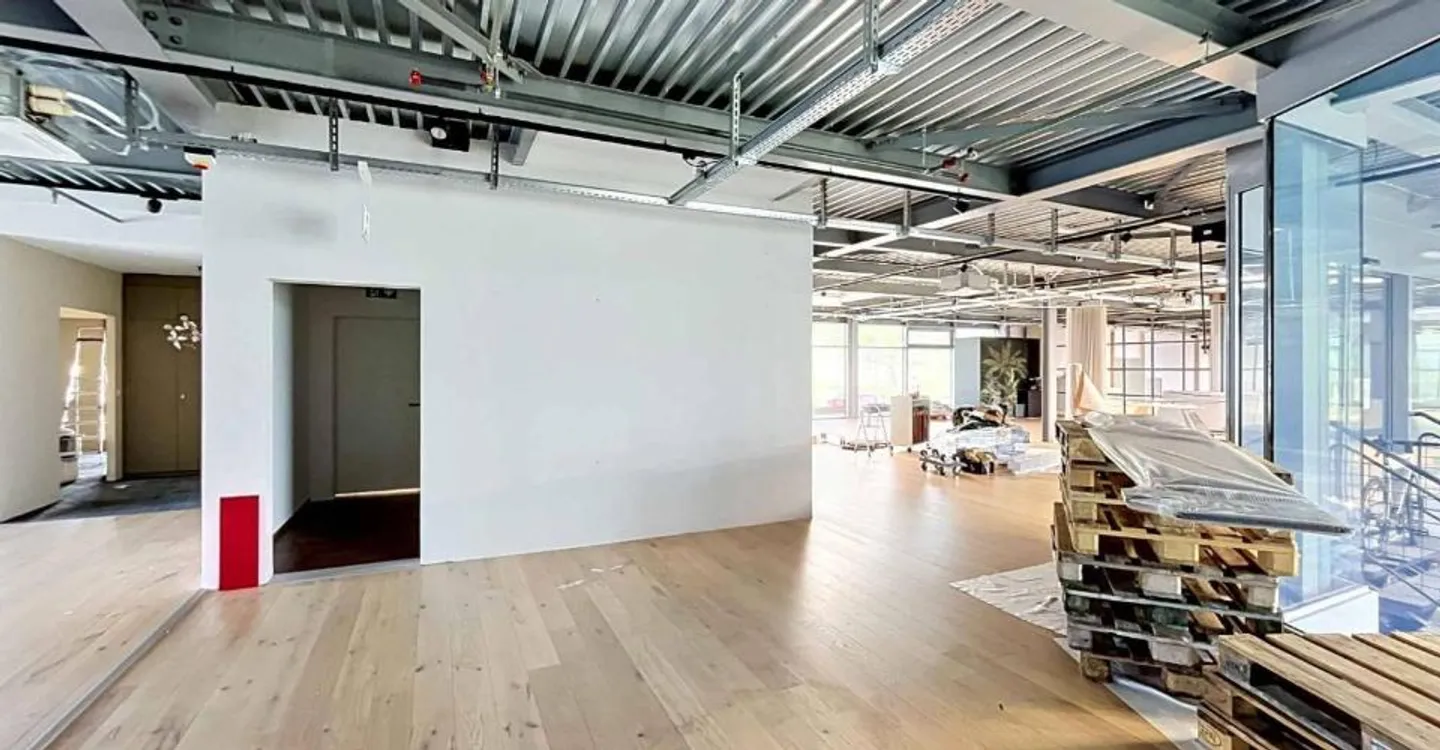 Espace Commercial Spacieux - Photo 3 sur 13