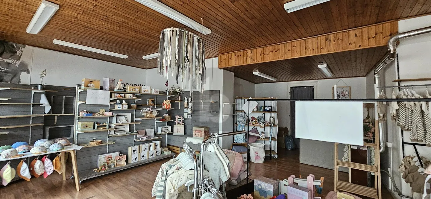 Espace Commercial Spacieux - Photo 2 sur 4