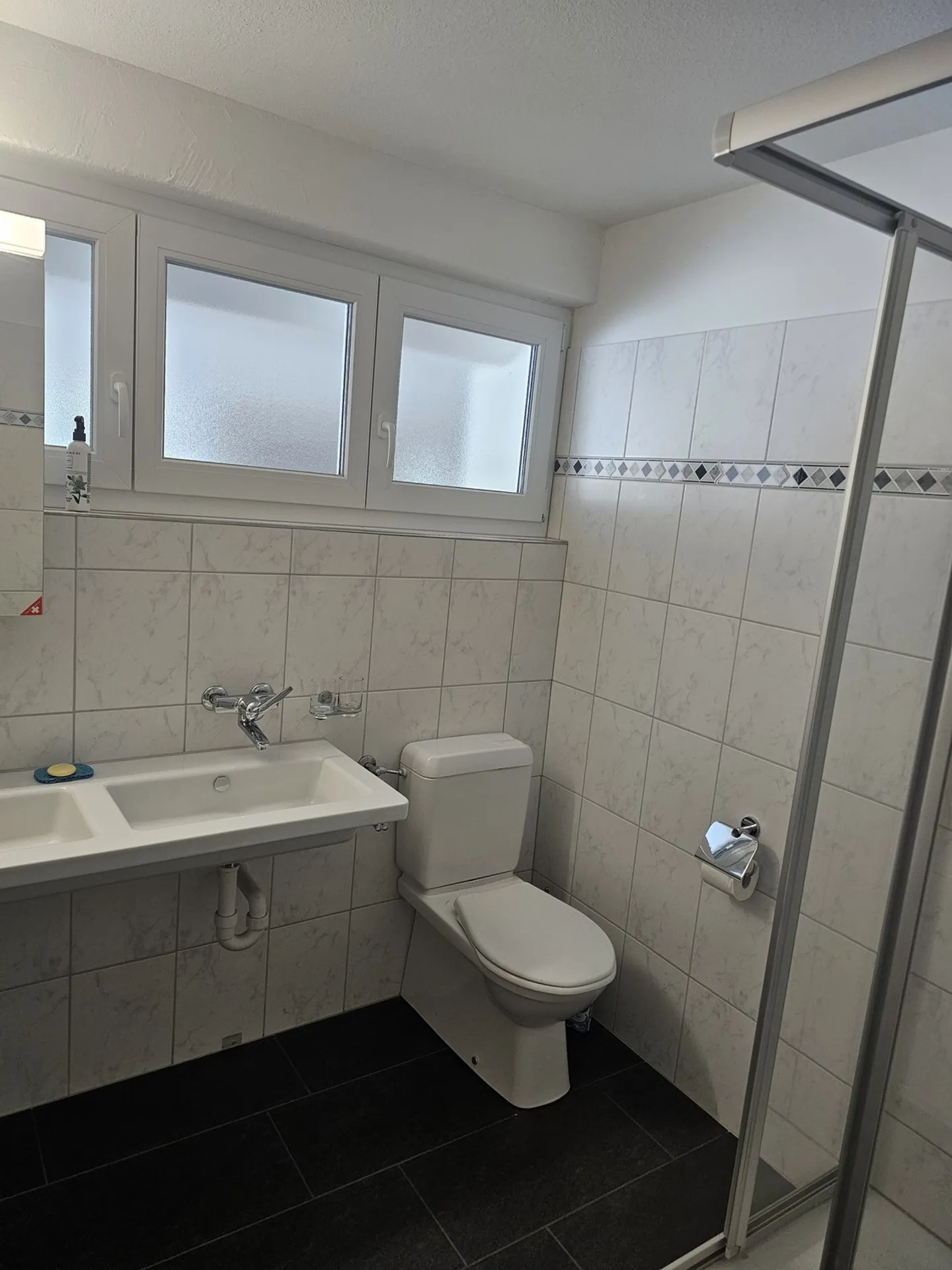 Commercial space for rent in a central location - Photo 8 of 9