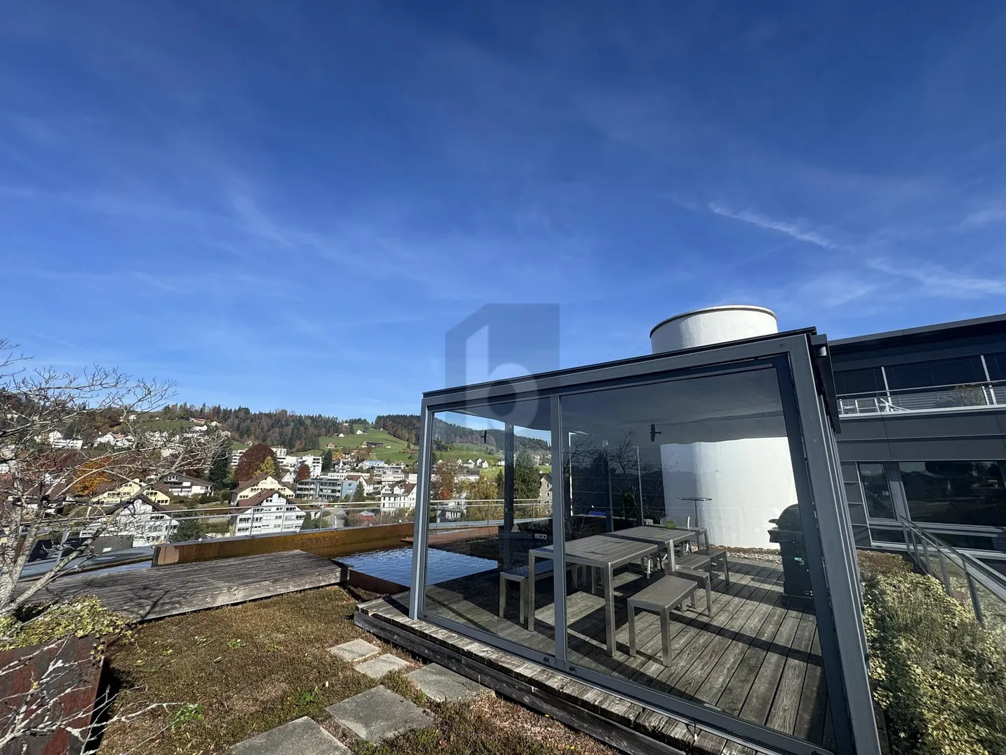 Moderne Arbeitsfläche mit Terrasse - Foto 1 von 6