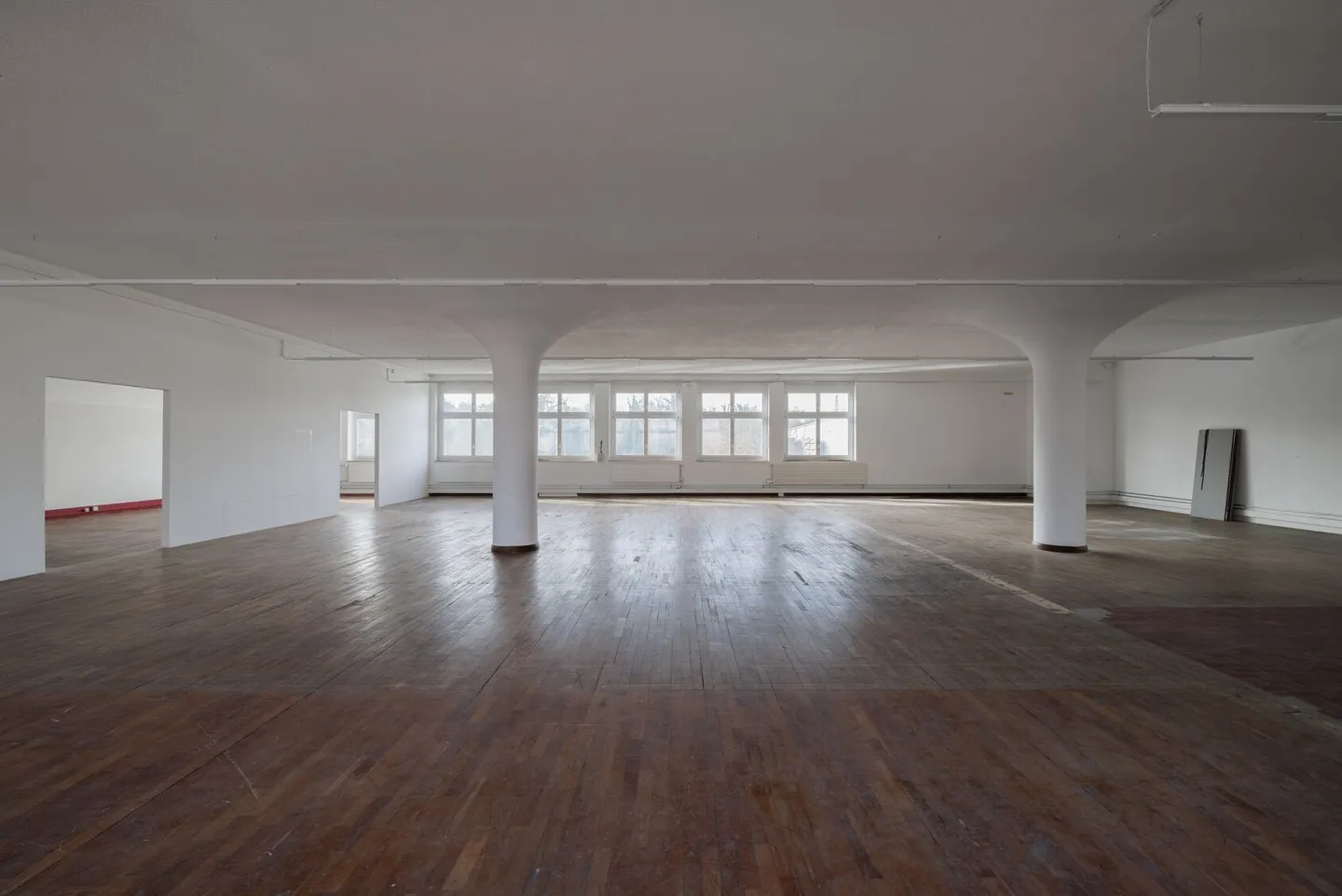 Commercial space with charm and versatile possibilities - Photo 4 of 9