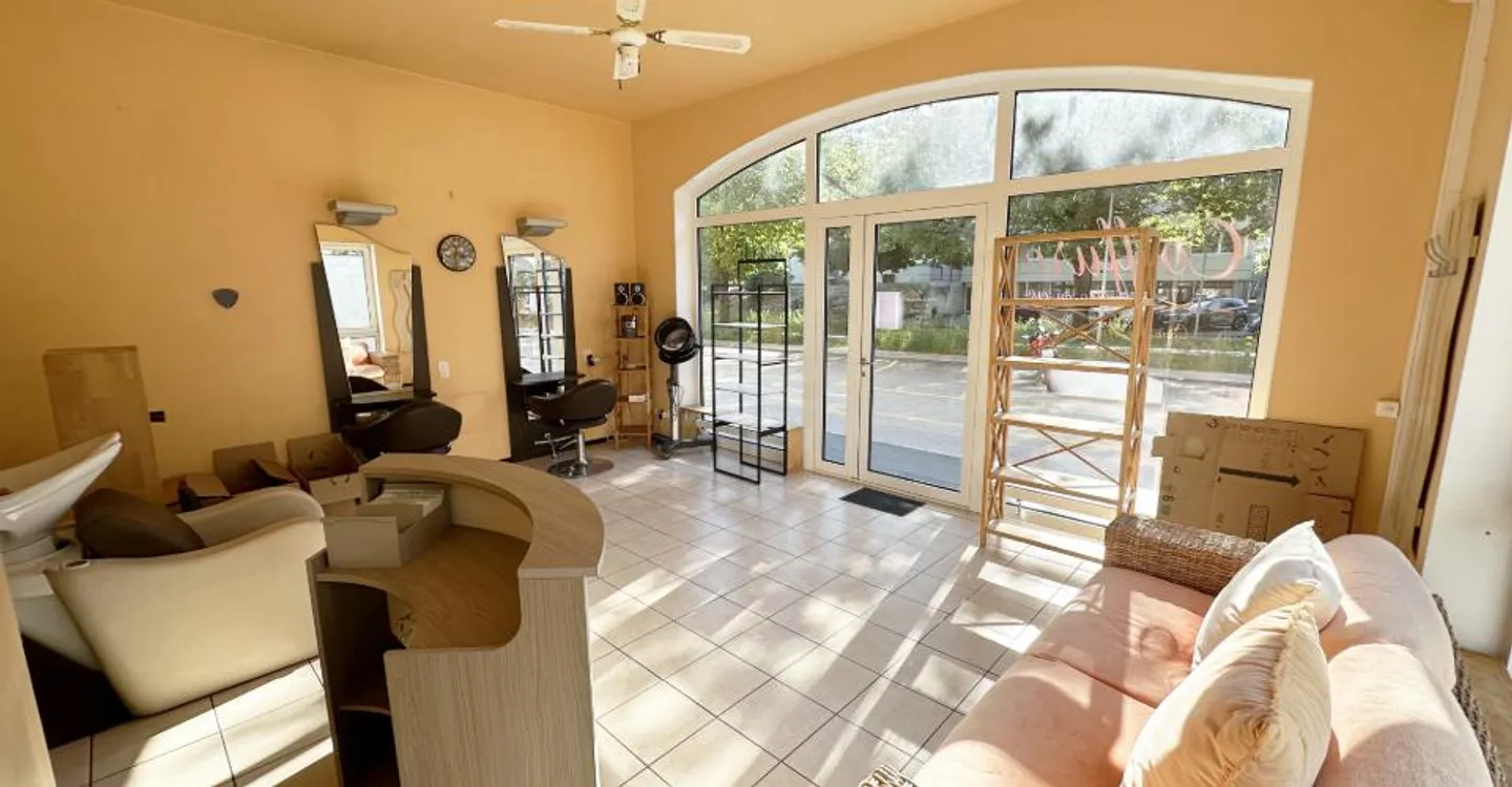 Hairdressing salon 1 room - Photo 3 of 12