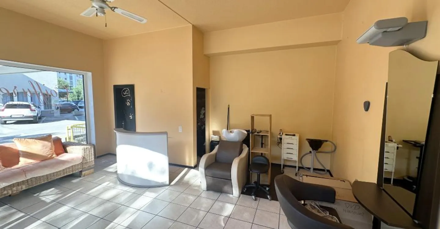 Hairdressing salon 1 room - Photo 7 of 12