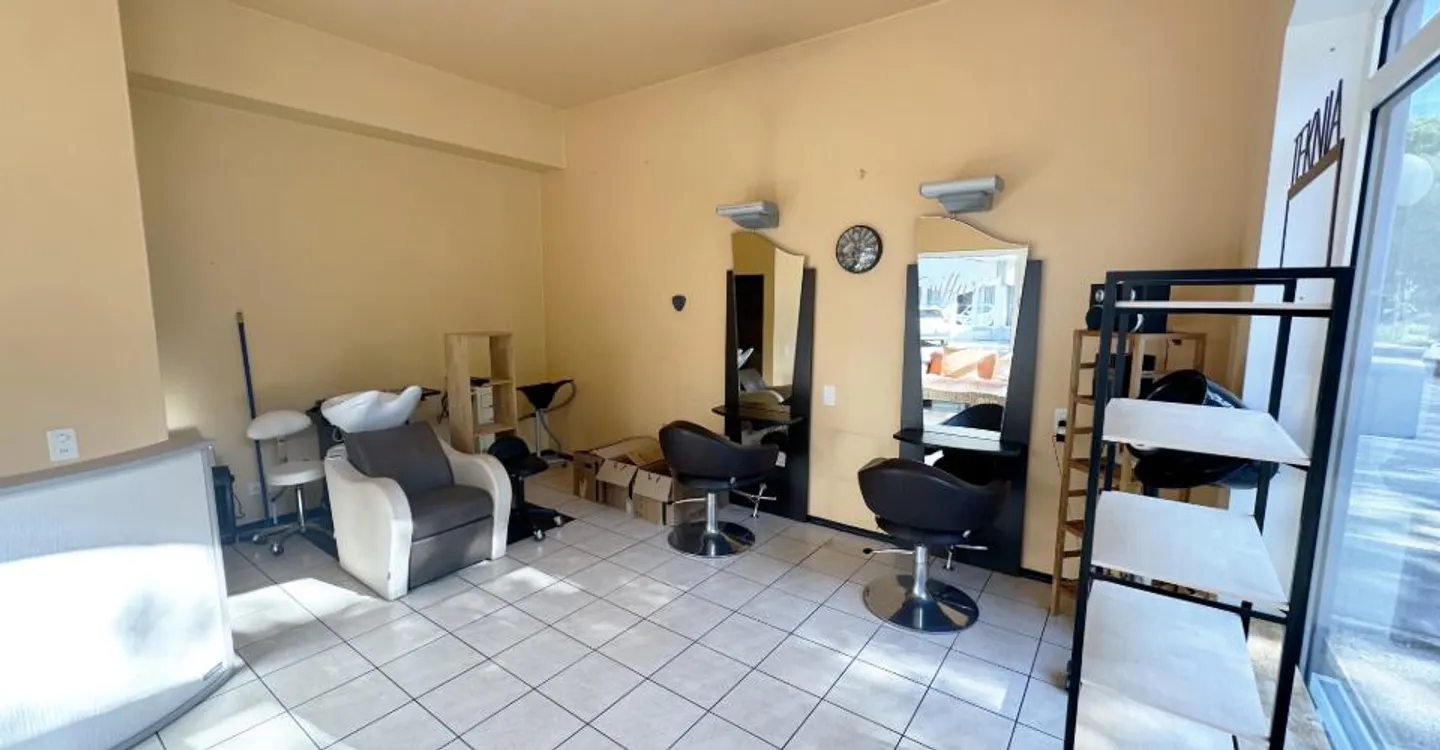 Hairdressing salon 1 room - Photo 4 of 12