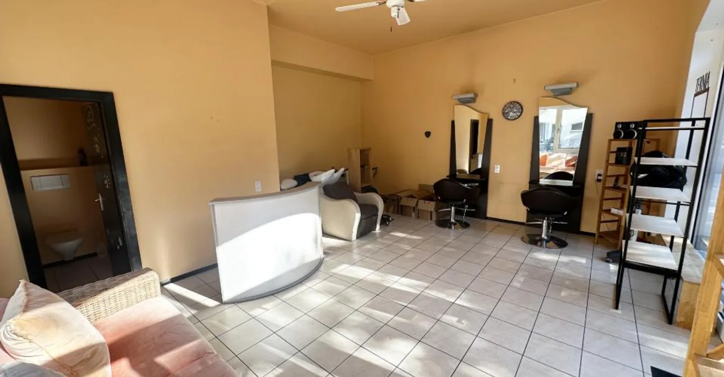 Hairdressing salon 1 room - Photo 6 of 12