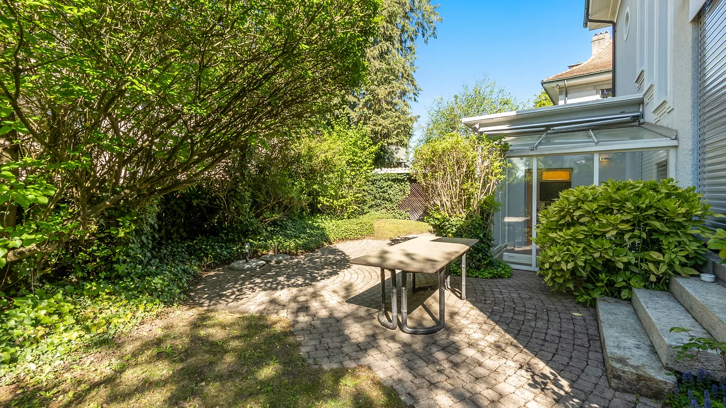 Representative Office Villa with Character and Garden! - Photo 12 of 12