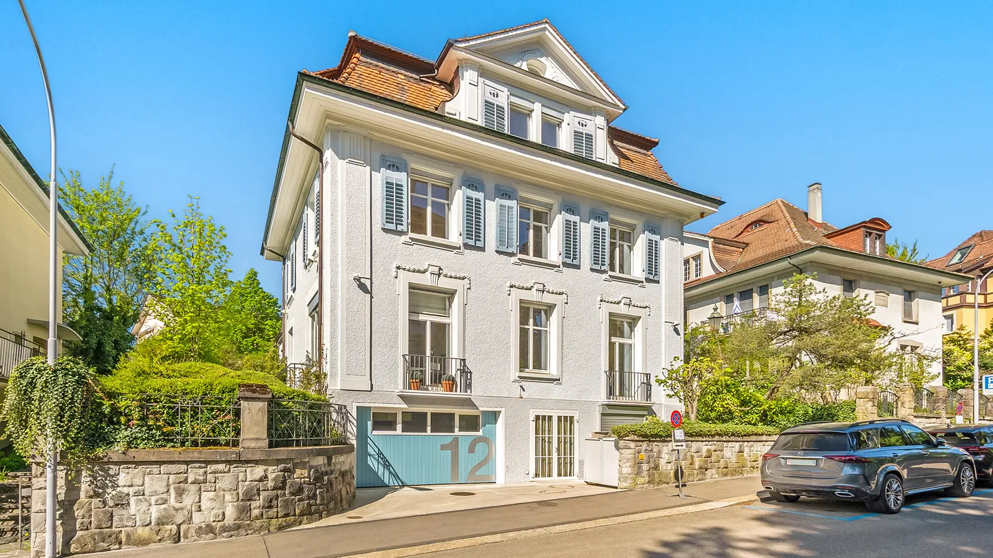 Representative Office Villa with Character and Garden! - Photo 2 of 12