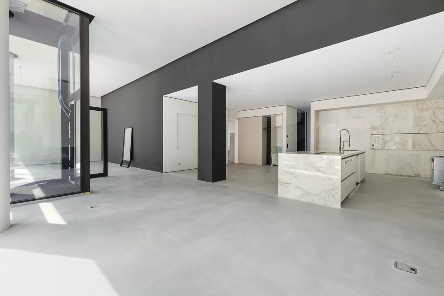 Representative Luxury Space in Claraturm - Photo 2 of 12