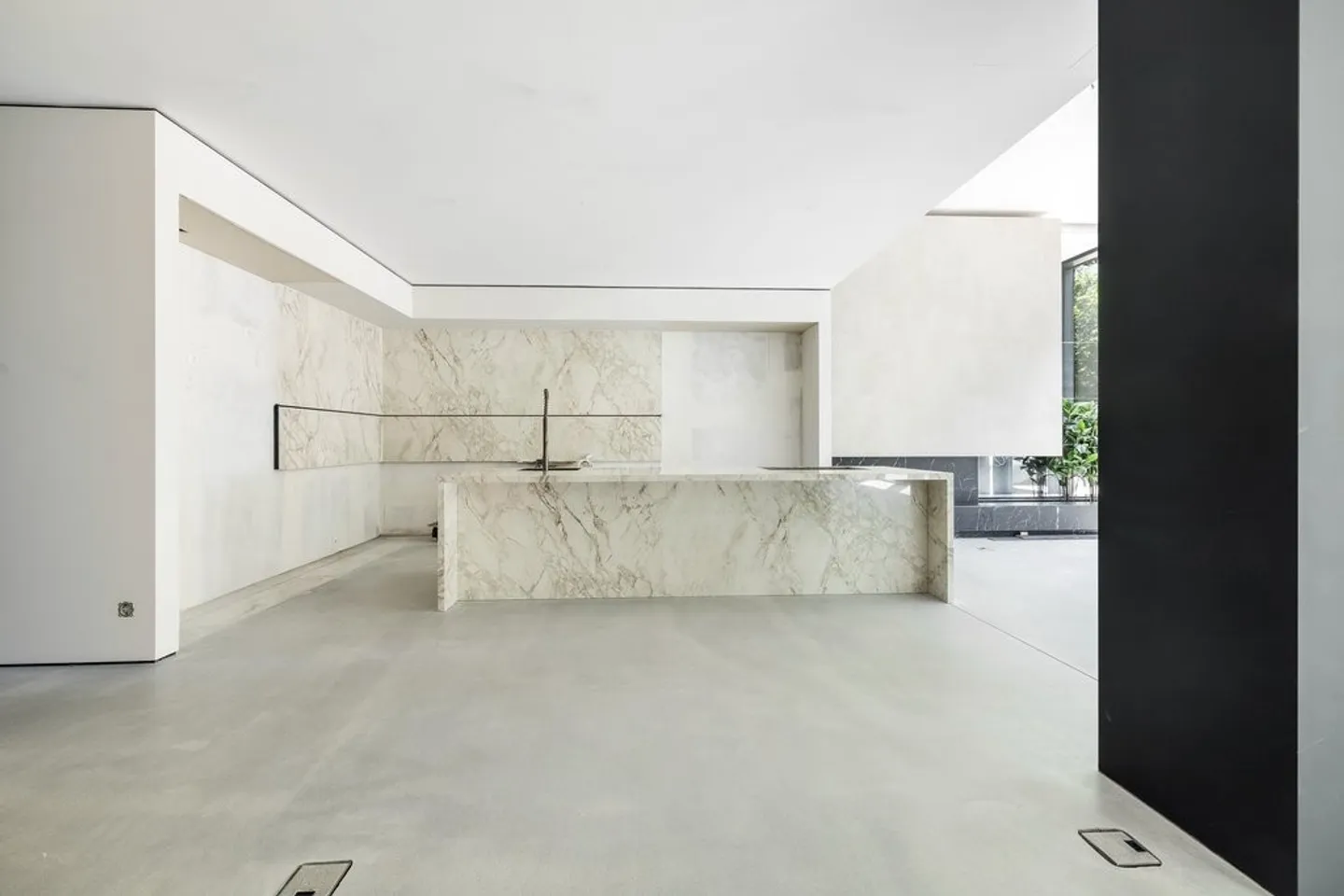 Representative Luxury Space in Claraturm - Photo 4 of 12