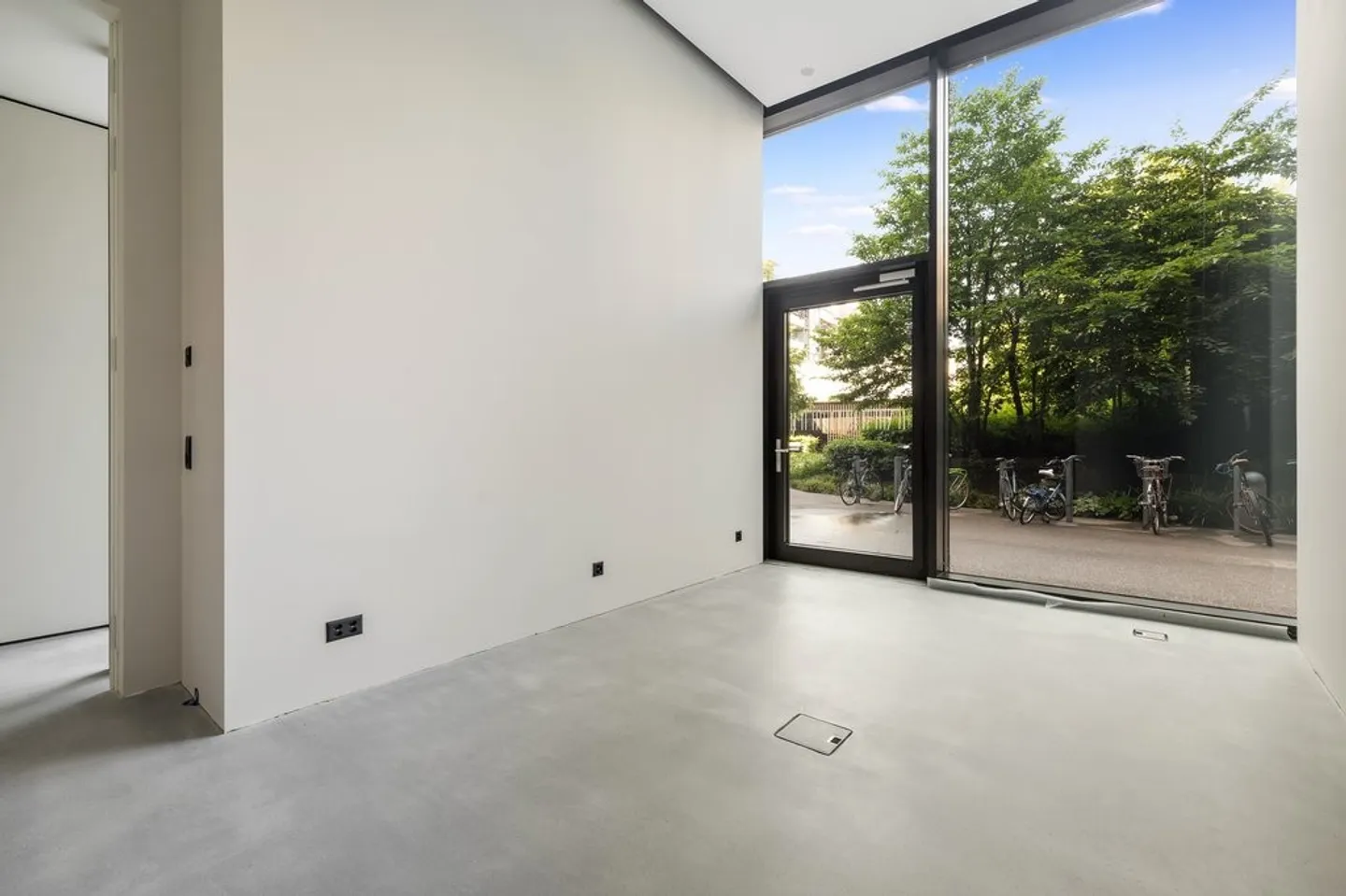 Representative Luxury Space in Claraturm - Photo 8 of 12