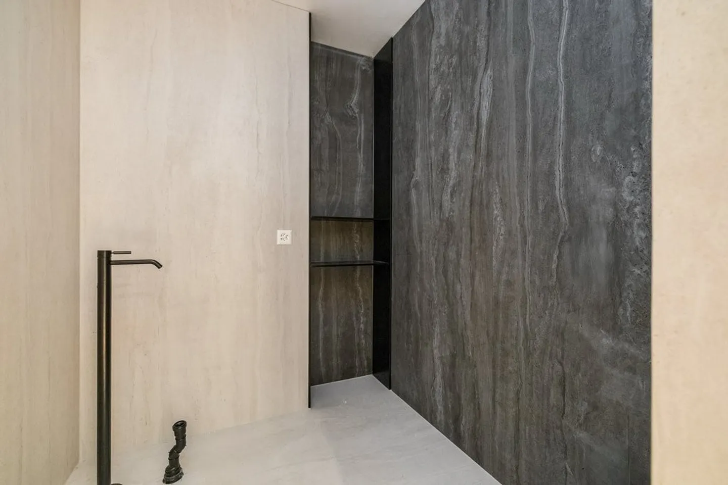 Representative Luxury Space in Claraturm - Photo 11 of 12