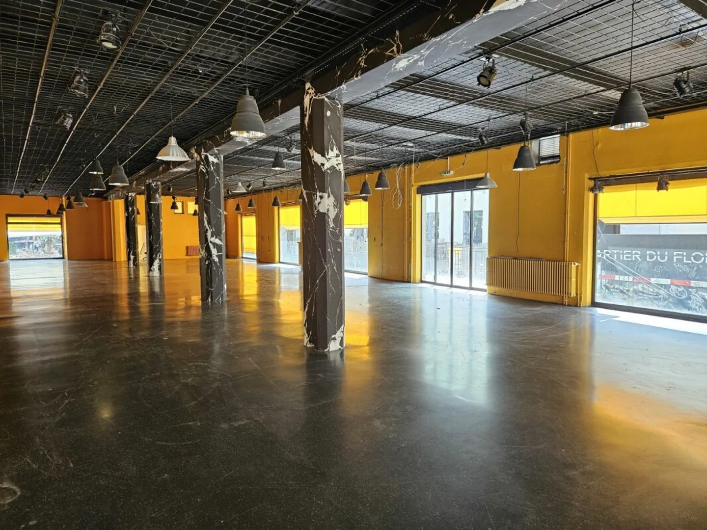 Pop-Up-Fläche, 580m2, Stadtzentrum, hoher Fußgängerverkehr - Foto 1 von 12