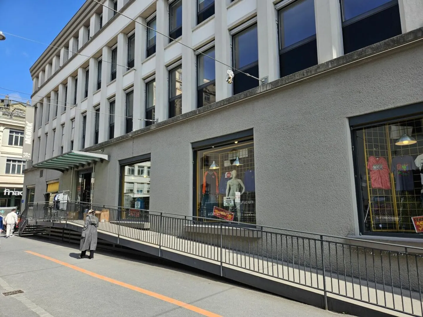 Pop-Up-Fläche, 580m2, Stadtzentrum, hoher Fußgängerverkehr - Foto 2 von 12