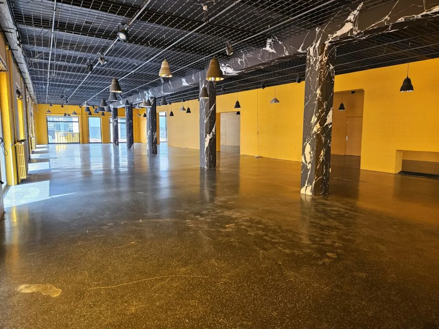 Pop-Up-Fläche, 580m2, Stadtzentrum, hoher Fußgängerverkehr - Foto 5 von 12