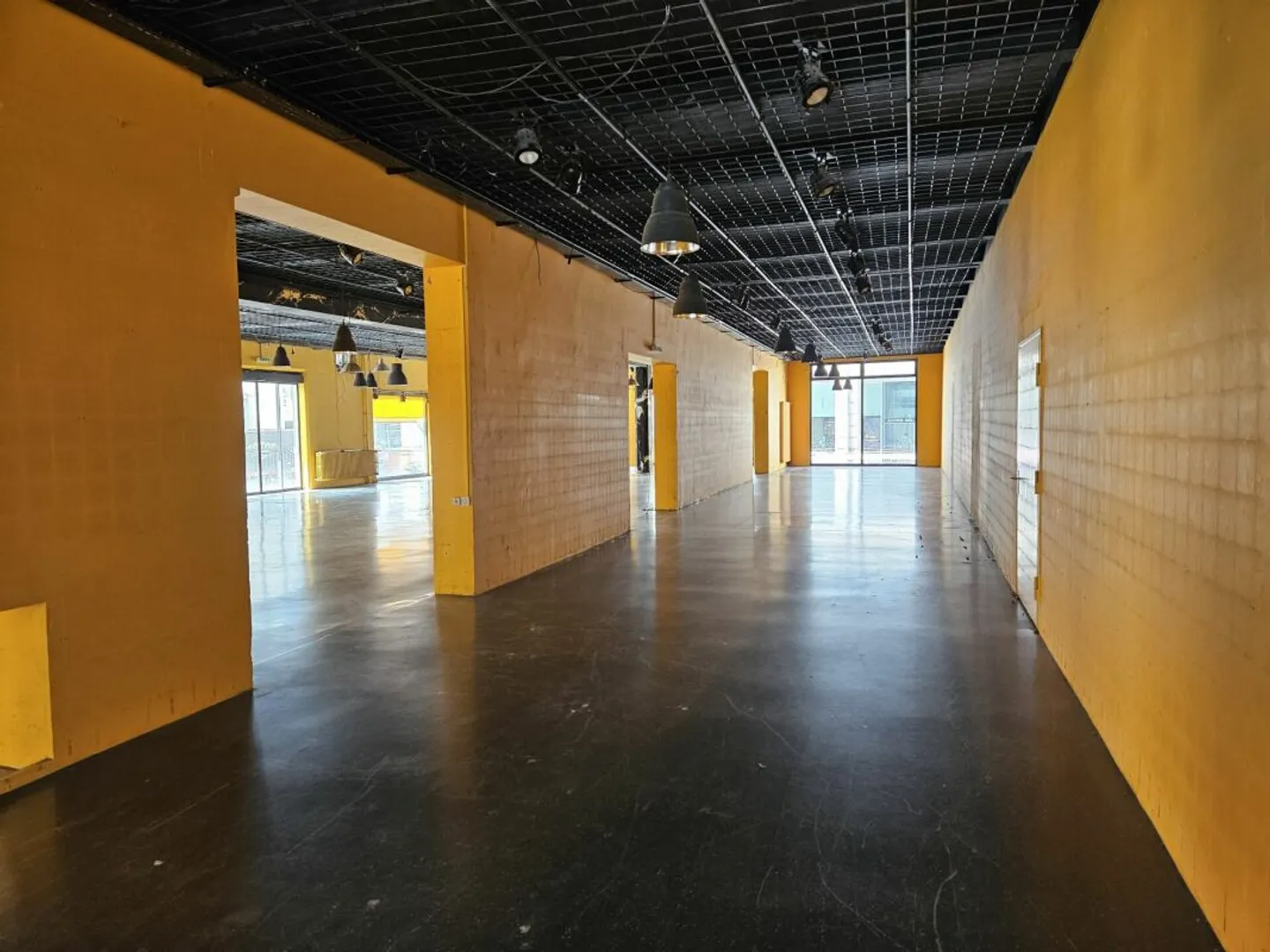 Pop-Up-Fläche, 580m2, Stadtzentrum, hoher Fußgängerverkehr - Foto 8 von 12