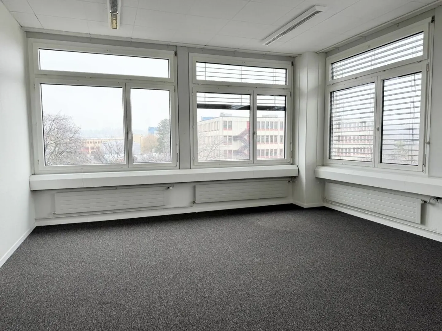 Helles Büro in Volketswil - Foto 3 von 5