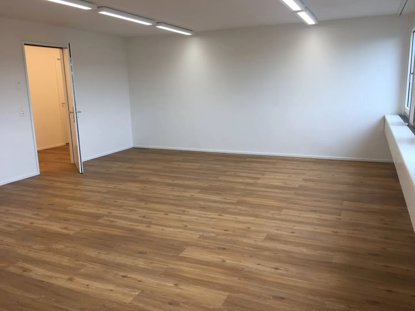 Zentral gelegenes Büro für KMUs - Foto 3 von 9