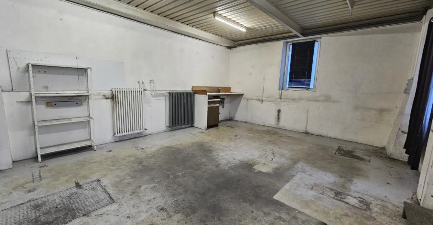 Espace Commercial à Couvet - Photo 3 sur 8