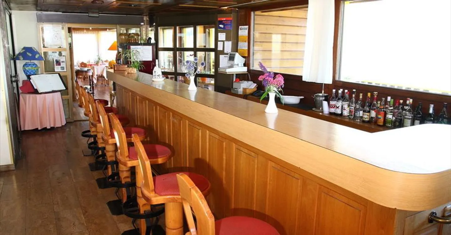 Bar - Photo 4 of 10