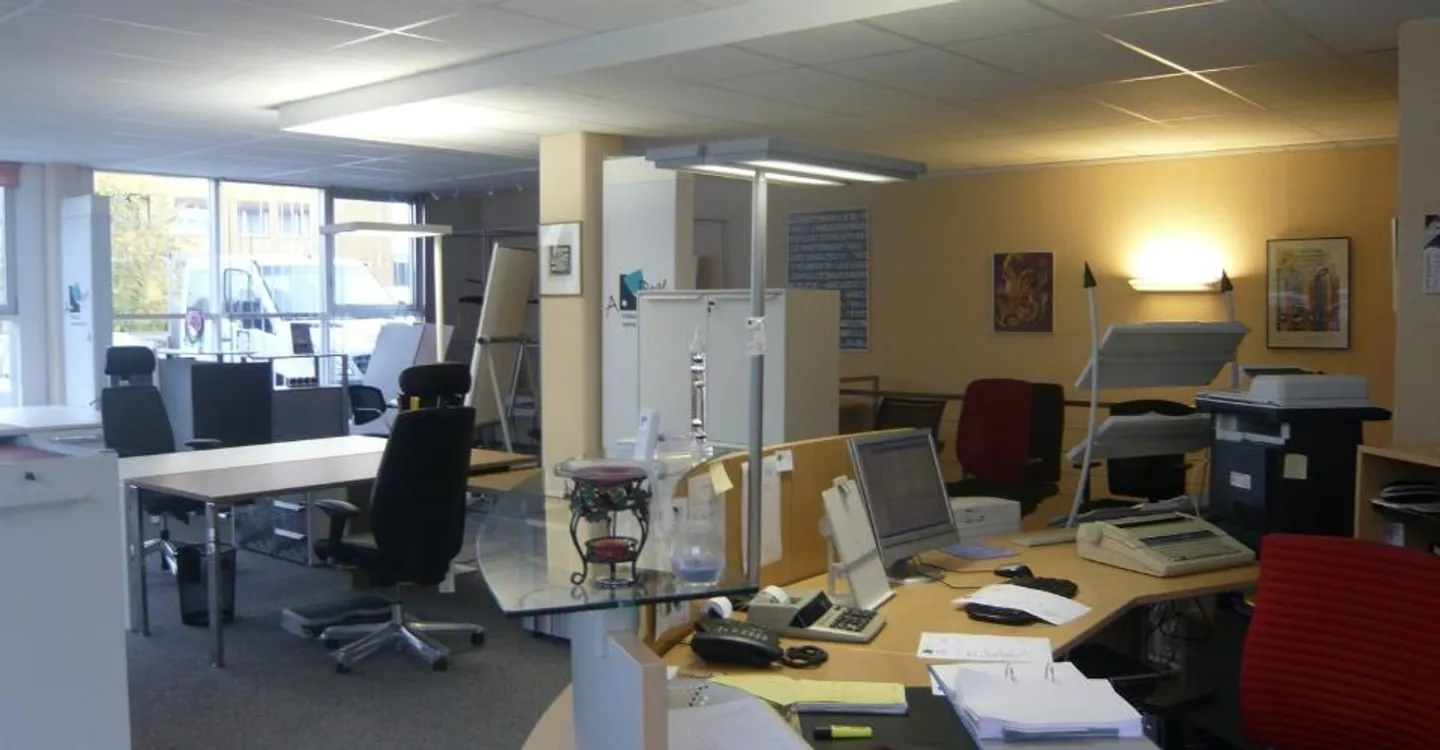 Espace Commercial avec Grandes Vitrines - Photo 3 sur 5