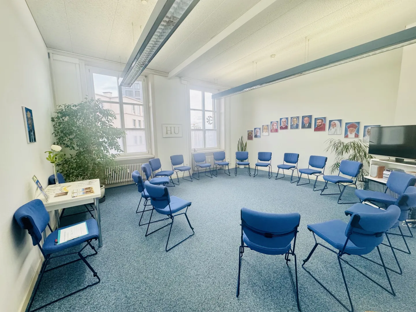 Spacious office in a representative location - Photo 2 of 6