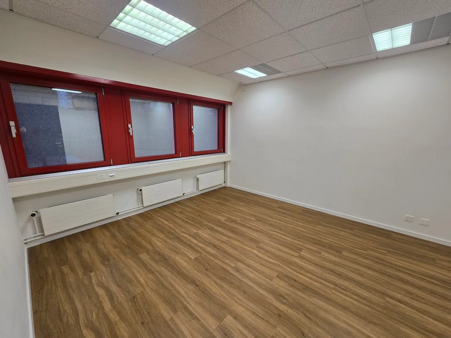 119m² Office - Ideally Located in Gland - Photo 6 of 6