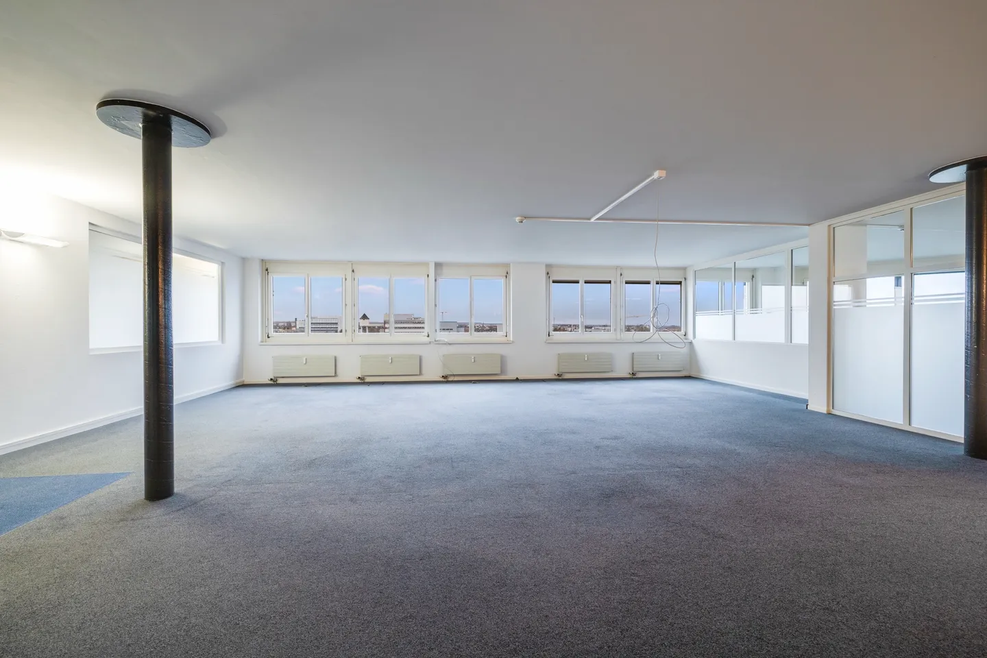 Bureaux prêts à emménager avec vue de rêve - travailler directement sur le Rhin - Photo 3 sur 6