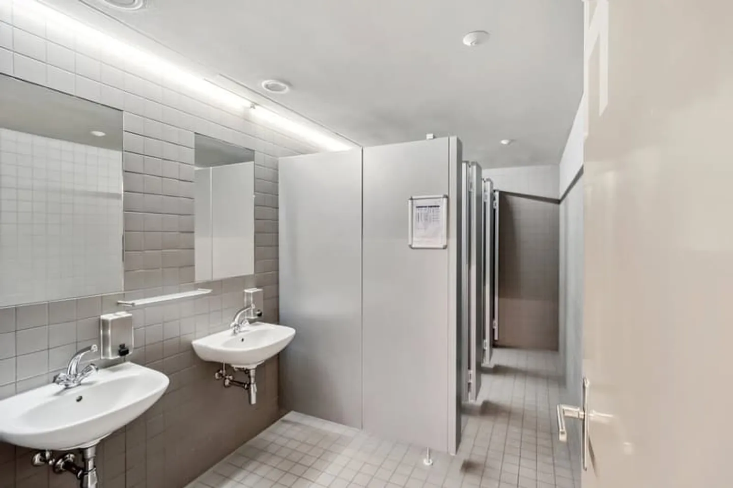 Working with Quality – Modern Office Spaces in Köniz - Photo 7 of 13