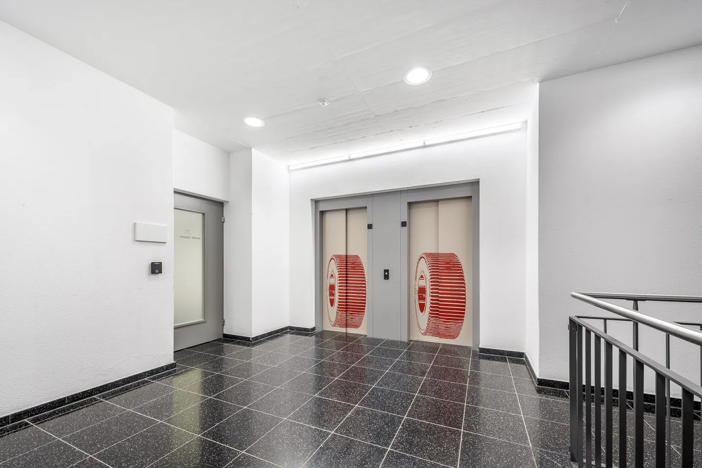 Your new business location directly at Winterthur train station! - Photo 8 of 9