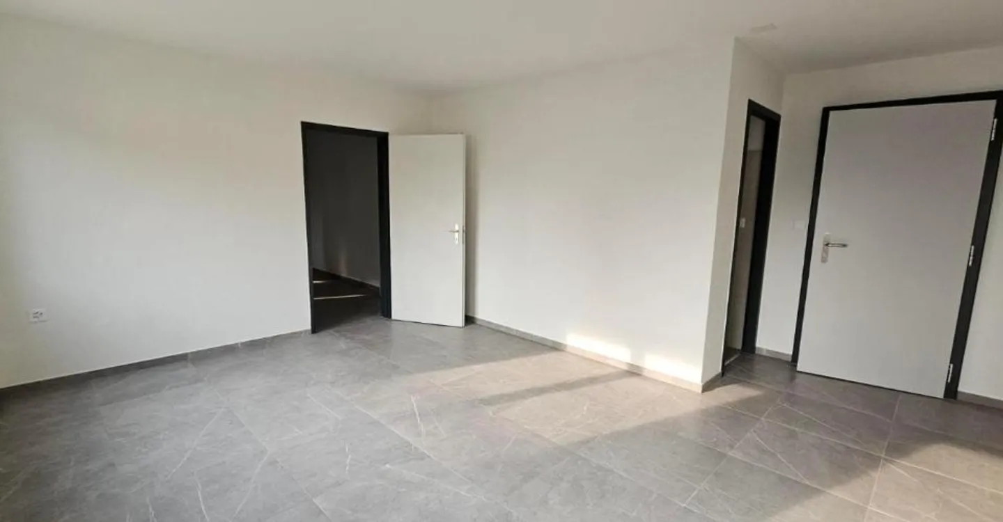 Gemischt genutztes Gebäude 3 Zimmer - Foto 4 von 8