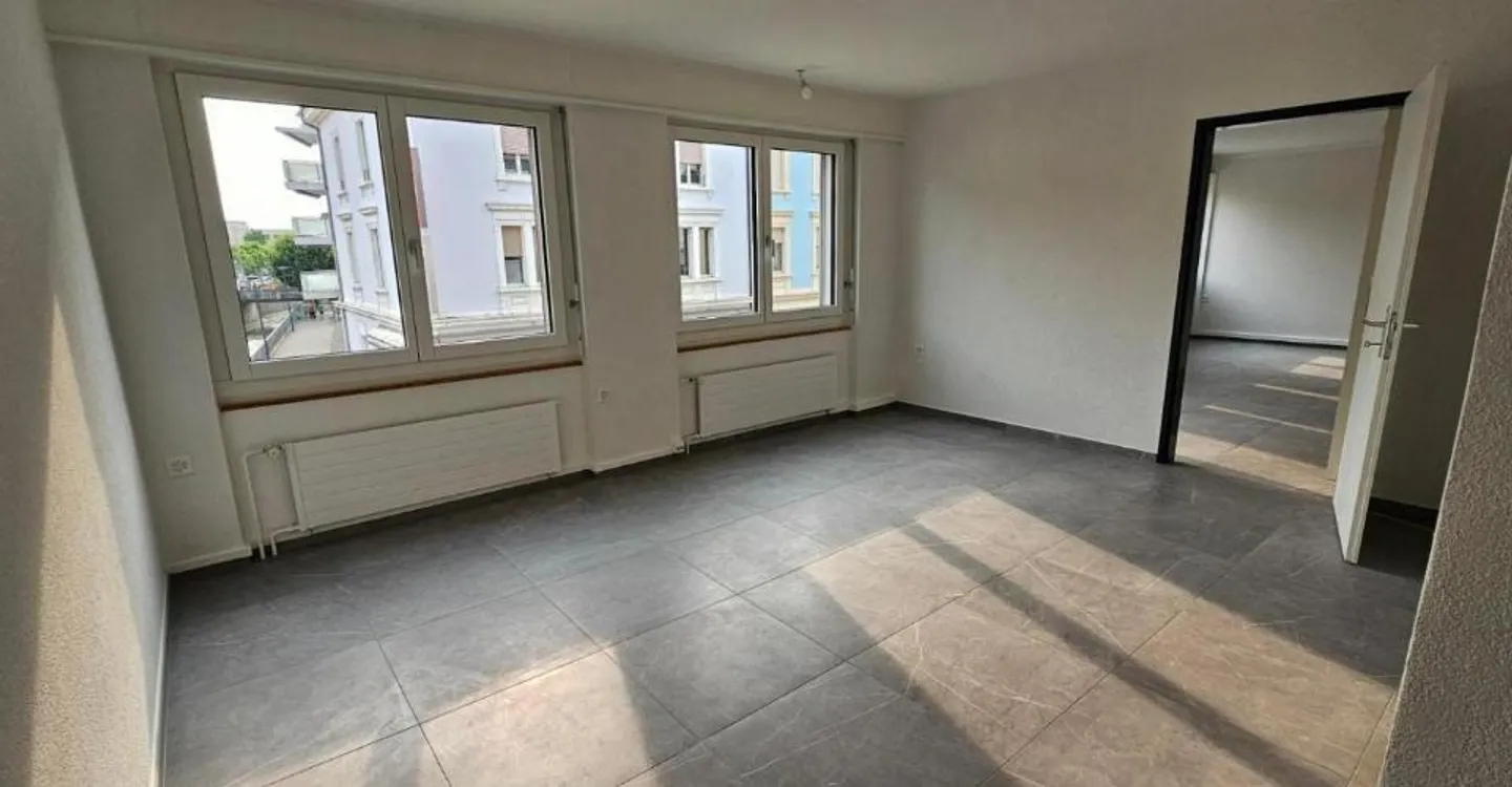 Gemischt genutztes Gebäude 3 Zimmer - Foto 2 von 8