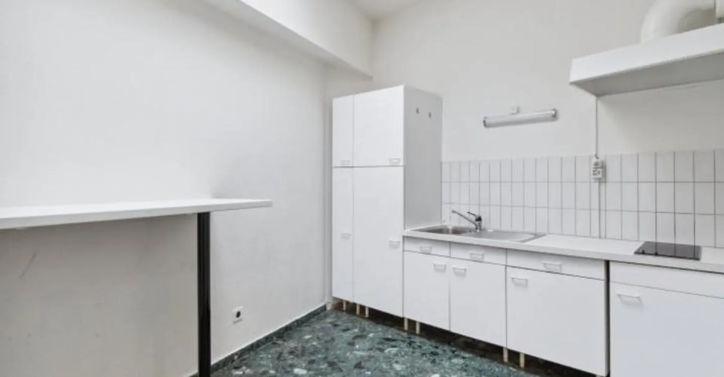 Espace Commercial Spacieux à Sécheron - Photo 5 sur 13
