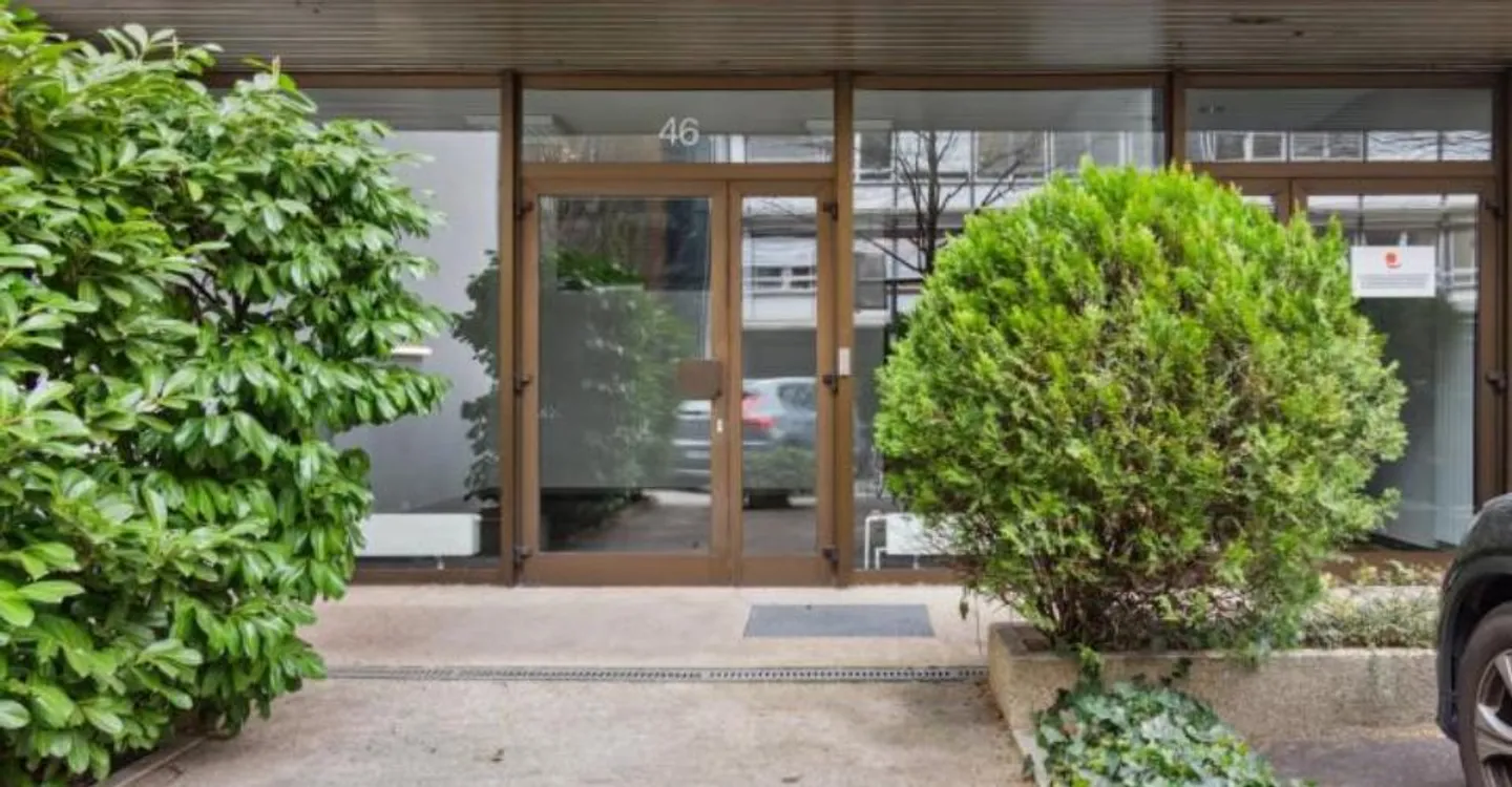 Espace Commercial Spacieux à Sécheron - Photo 1 sur 13