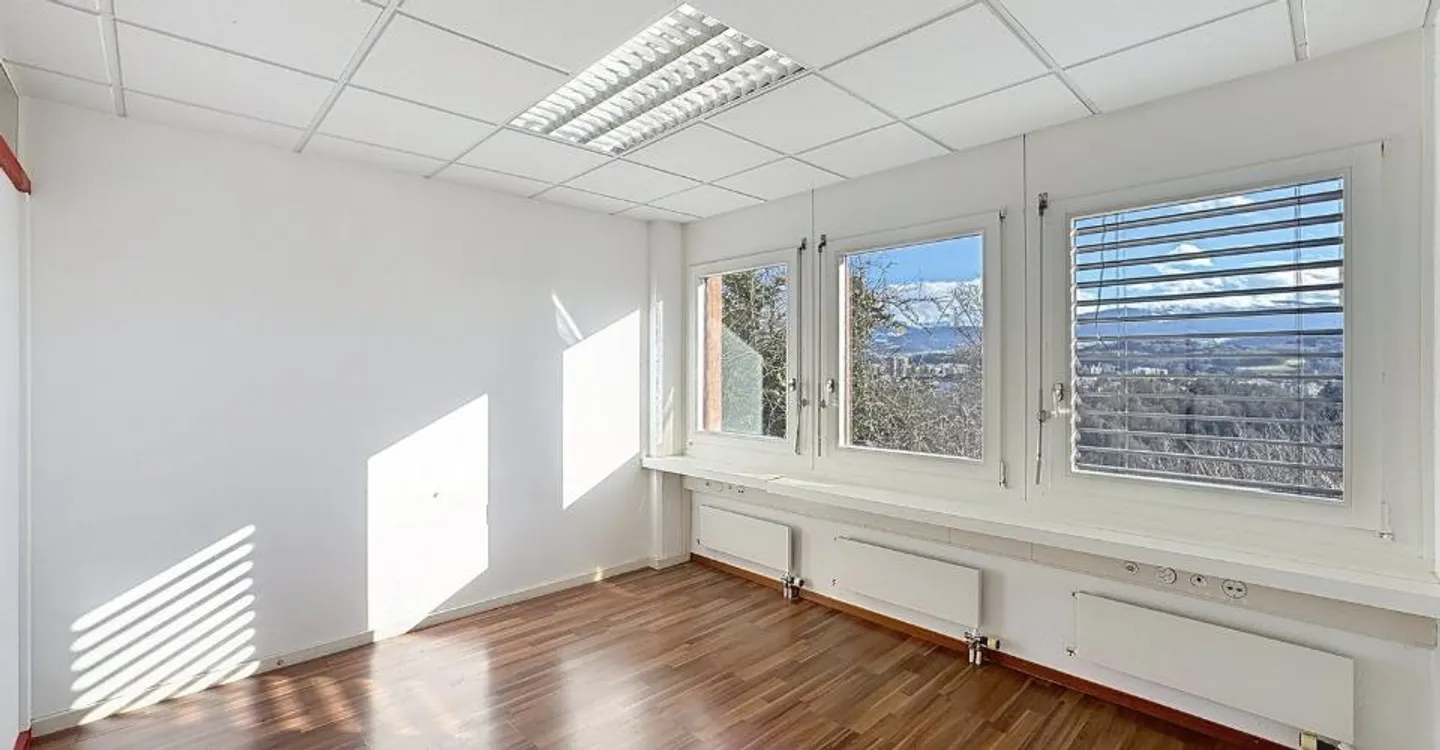 Commercial Space - Photo 2 of 6