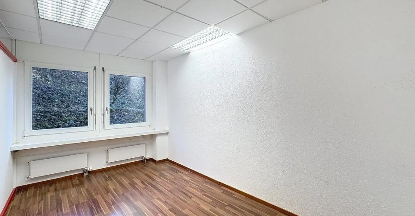 Commercial Space - Photo 5 of 6