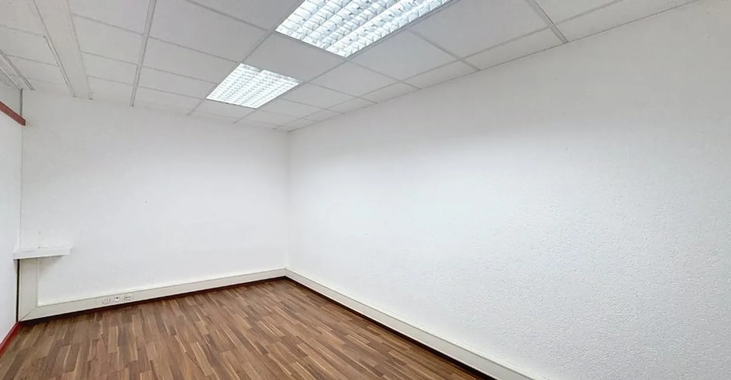 Commercial Space - Photo 4 of 6