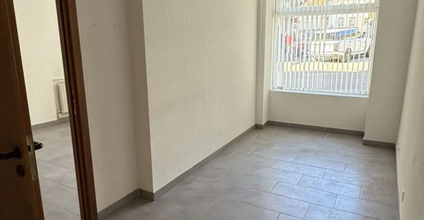 Espace Commercial avec Vitrine - Photo 3 sur 7