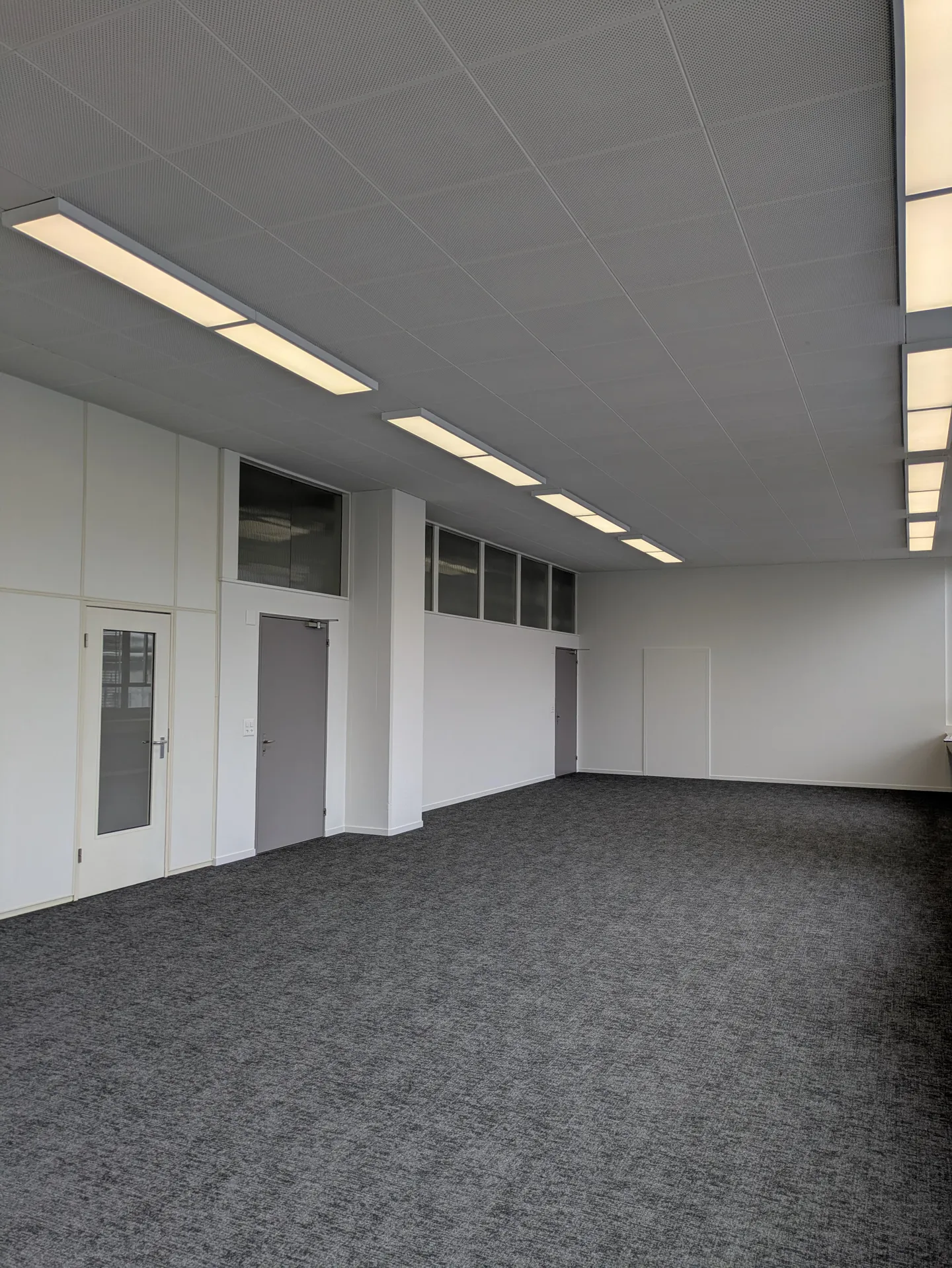 Espace de bureau lumineux dans la zone historique de Papieri à Biberist - Photo 3 sur 5