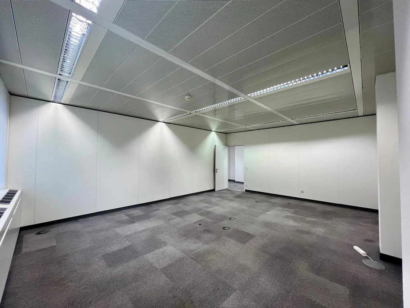 Small Office in the Triangle Area in Winterthur - Photo 2 of 3