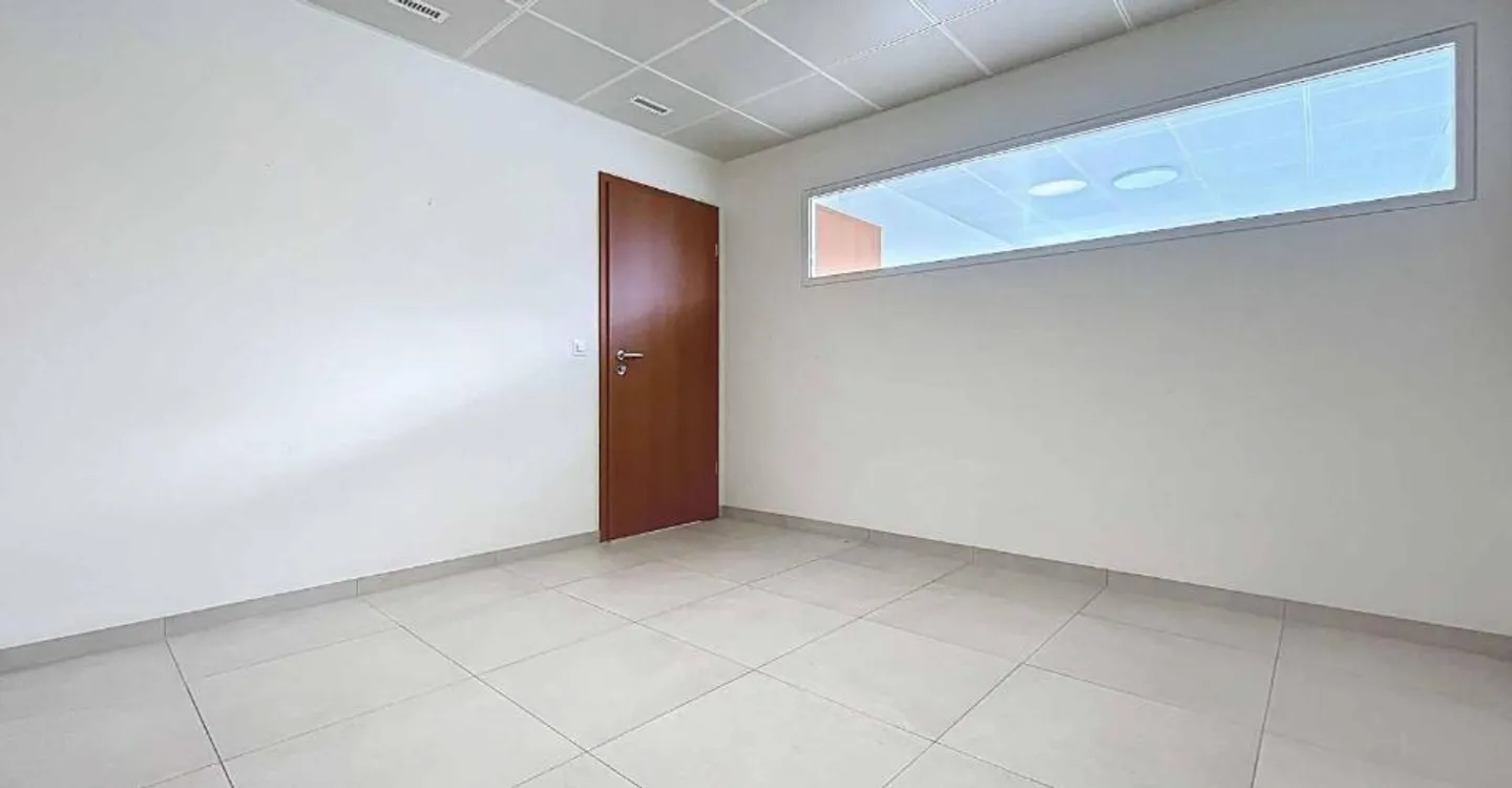 Espace Commercial dans un Quartier Dynamique - Photo 8 sur 13