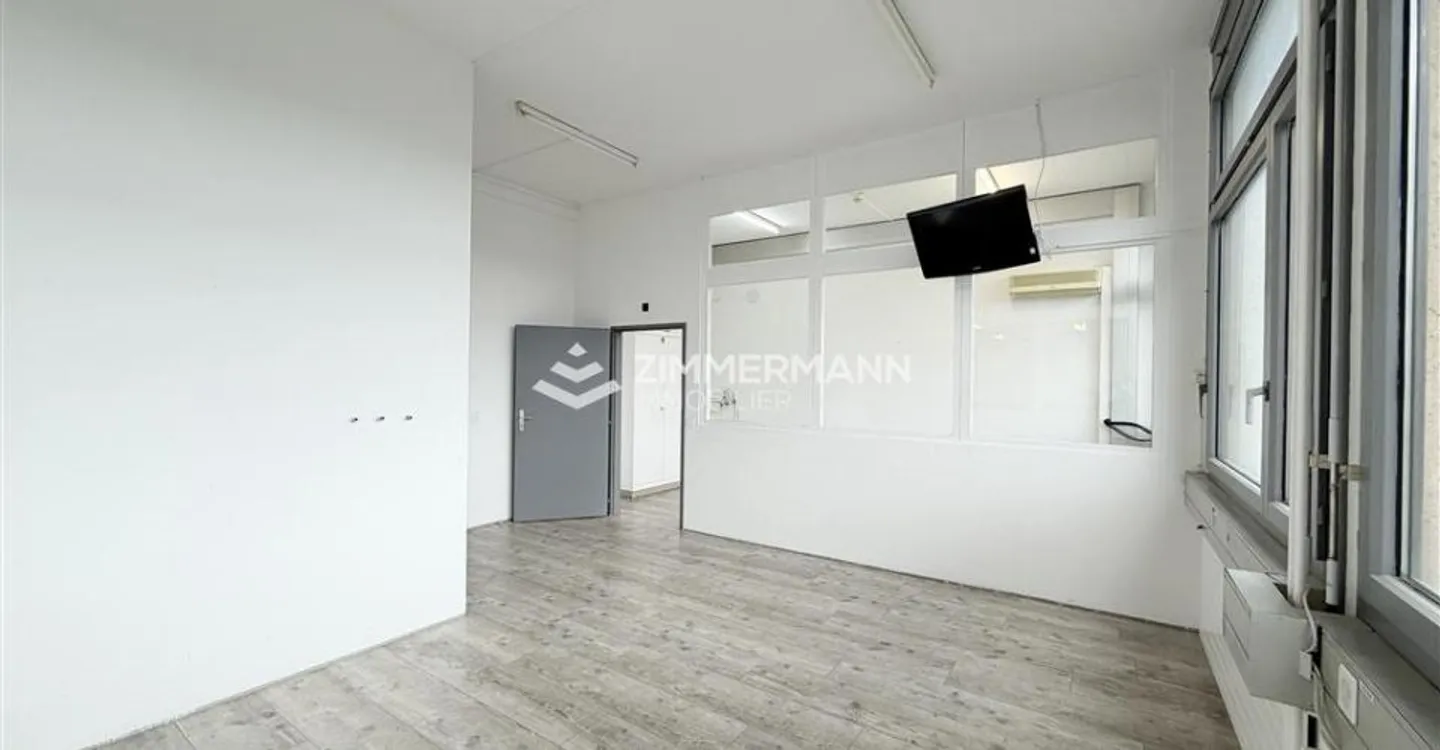 Commerce - Photo 6 of 10