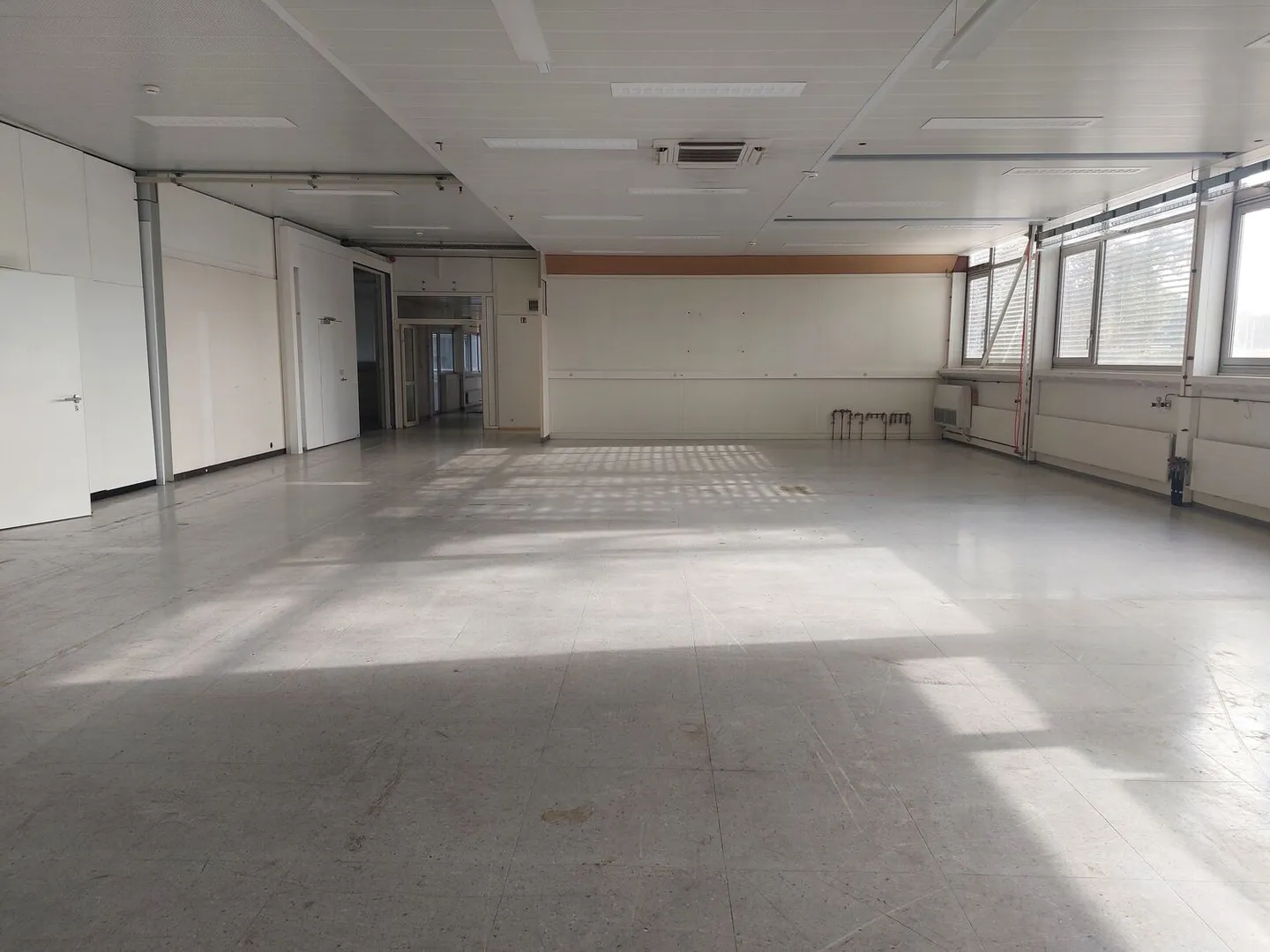 Atelier à partir de 78 m² à louer – Stockage / Atelier - Photo 4 sur 11