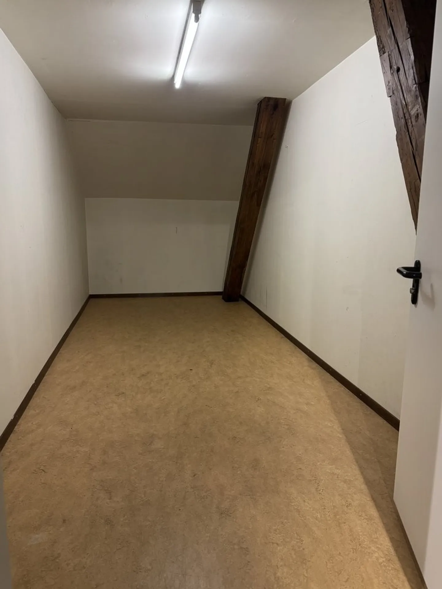 Your new craft or storage room is waiting for you! - Photo 2 of 2