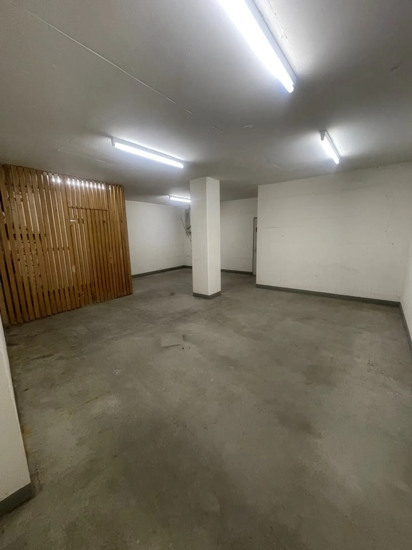 52m2 storage space for rent near the center of Neuchâtel - Photo 2 of 2