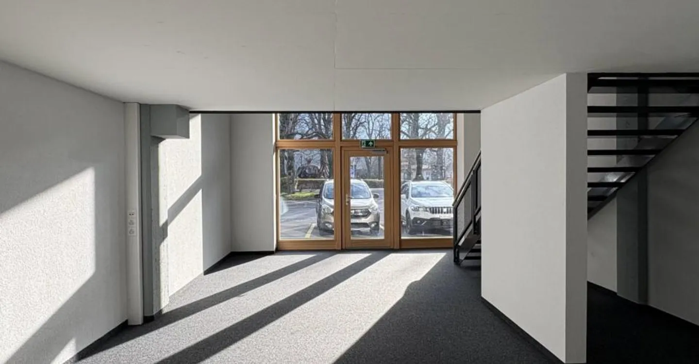 Espace Commercial Spacieux à Bex - Photo 2 sur 7