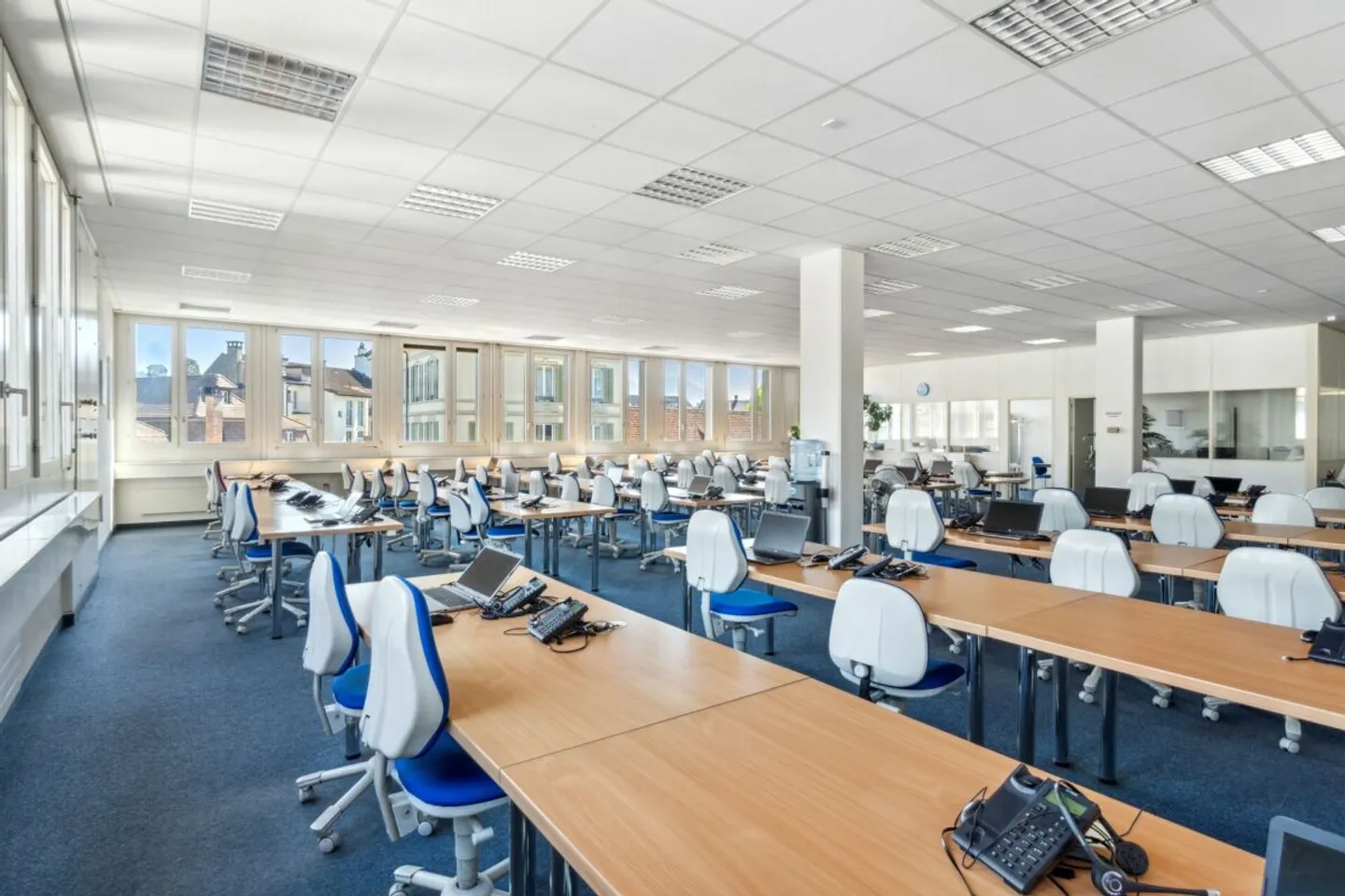 Espace commercial agrandi et lumineux au Hirschengraben ! - Photo 2 sur 6