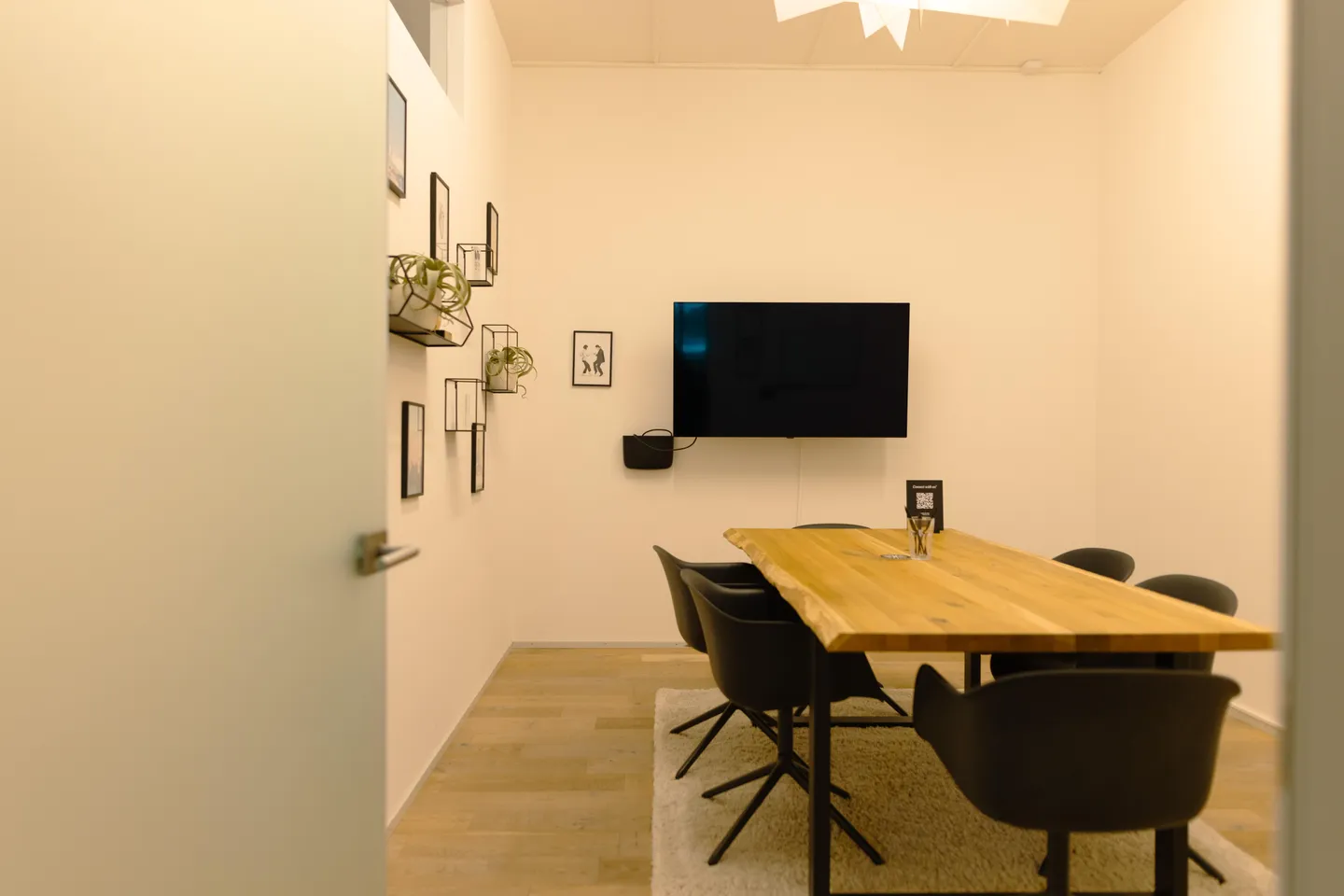 Bureau spacieux et lumineux avec caractère - Photo 4 sur 6