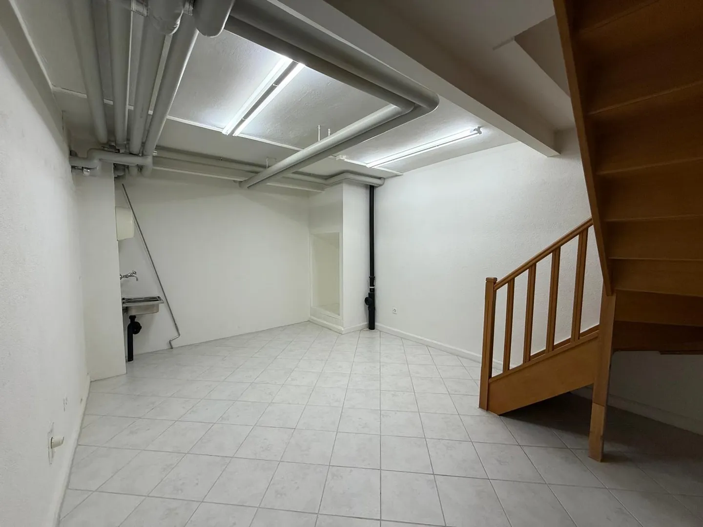 Propriété commerciale en emplacement central - Photo 10 sur 13