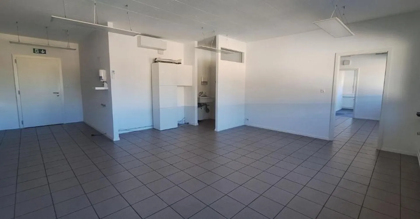 Espace Commercial à Valais - Photo 2 sur 8