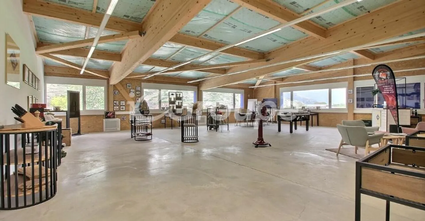 Espace Commercial à Saint-Léonard - Photo 1 sur 9
